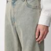02 Jeans droit décontracté 02 Jeans droit décontracté