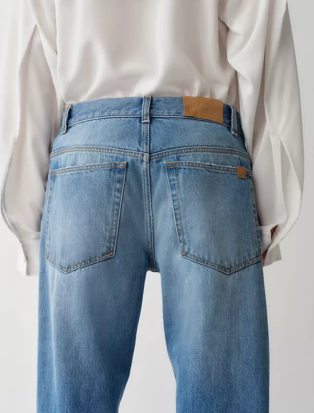 02 Jeans droit taille basse 02 Jeans droit taille basse