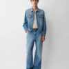 05 Jeans taille basse à jambes larges 05 Jeans taille basse à jambes larges