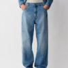 05 Jeans taille basse à jambes larges 05 Jeans taille basse à jambes larges