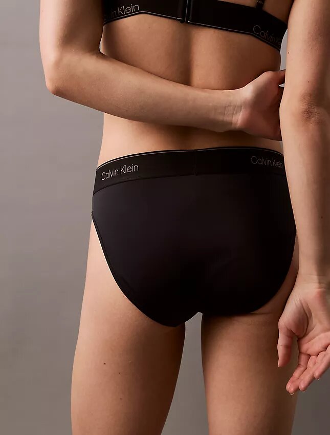 Bas de bikini moderne avec logo Bas de bikini moderne avec logo