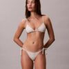 Bas de bikini uni à nouer sur les côtés Bas de bikini uni à nouer sur les côtés