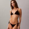 Bas de bikini uni à nouer sur les côtés