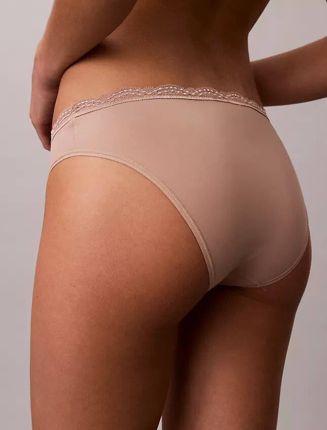 Bikini en microfibre extensible avec dentelle Bikini en microfibre extensible avec dentelle
