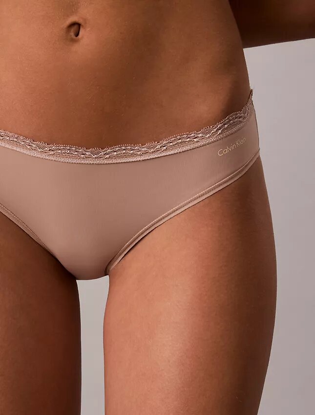 Bikini en microfibre extensible avec dentelle Bikini en microfibre extensible avec dentelle