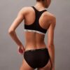 Bikini string moderne en dentelle Bikini string moderne en dentelle