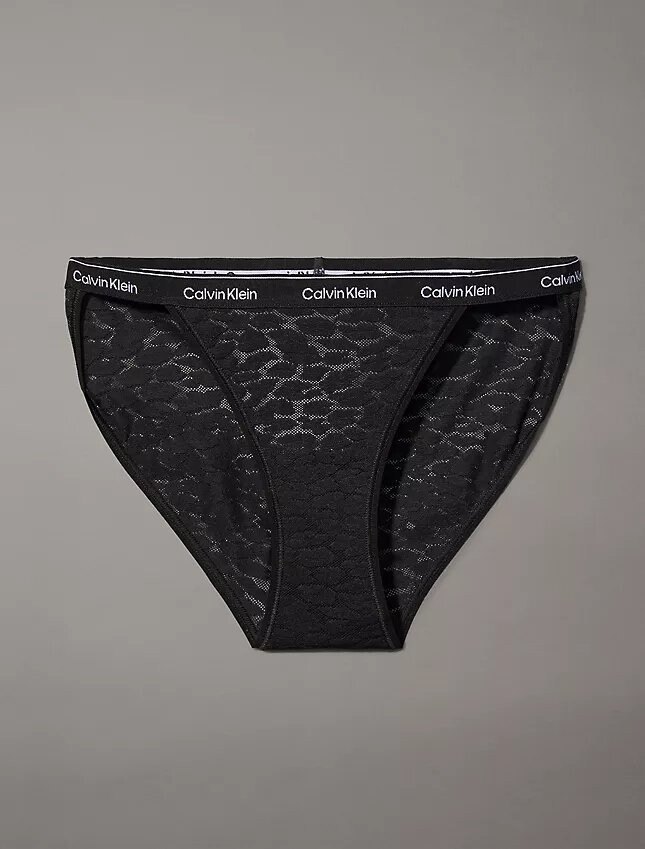 Bikini string moderne en dentelle Bikini string moderne en dentelle