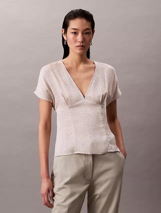 Blouse en satin imprimé à encolure en V Blouse en satin imprimé à encolure en V