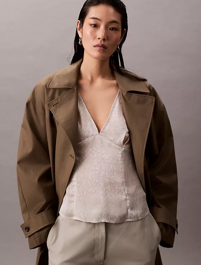 Blouse en satin imprimé à encolure en V Blouse en satin imprimé à encolure en V