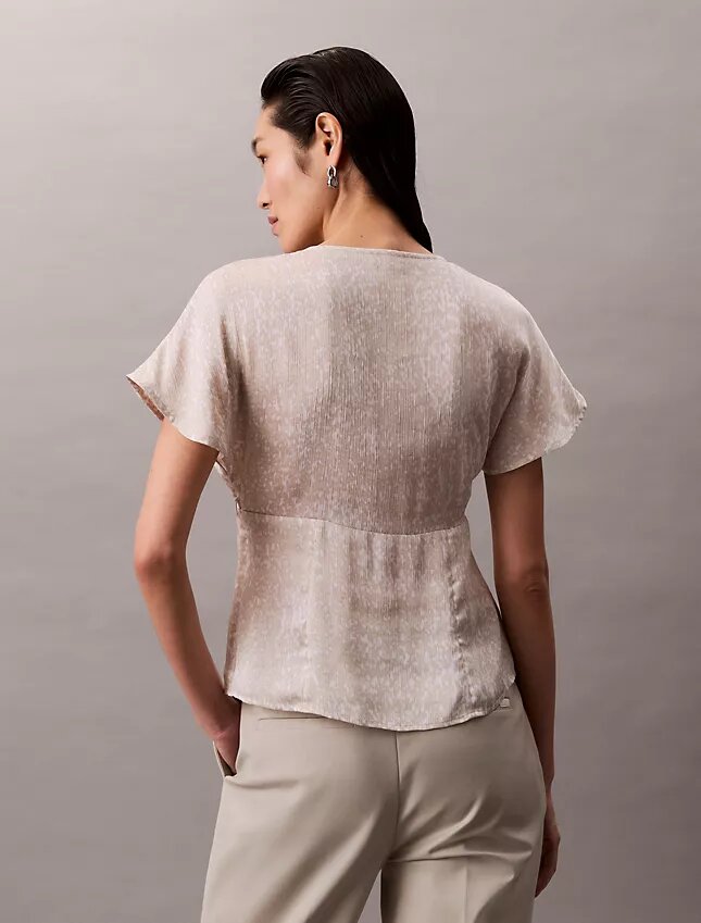 Blouse en satin imprimé à encolure en V Blouse en satin imprimé à encolure en V