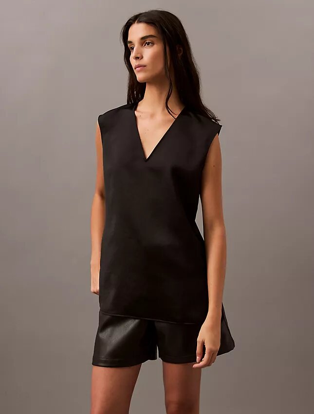Blouse sans manches en satin à col en V Blouse sans manches en satin à col en V