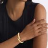 Bracelet rond sculptural Bracelet rond sculptural
