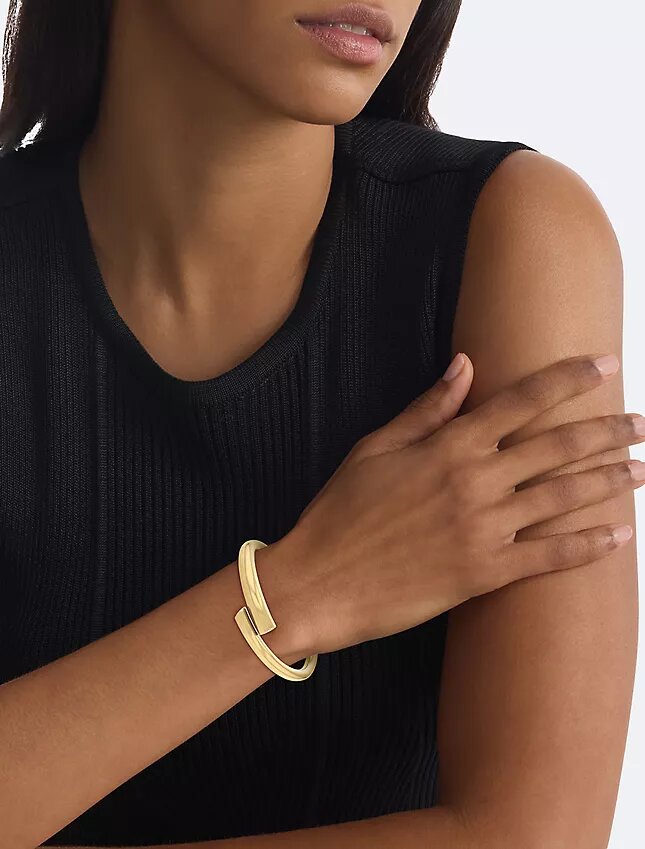 Bracelet rond sculptural Bracelet rond sculptural
