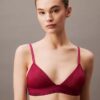 Bralette triangle légèrement doublée en dentelle moderne