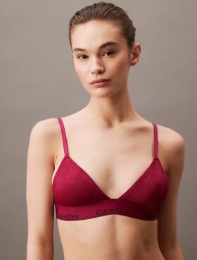 Bralette triangle légèrement doublée en dentelle moderne