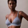 Bralette triangle légèrement doublée en dentelle moderne
