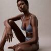 Bralette triangle légèrement doublée en dentelle moderne