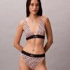 Bralette triangle légèrement doublée en Microfiber extensible avec monogramme graphique Bralette triangle légèrement doublée en Microfiber extensible avec monogramme graphique