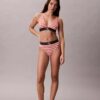 Bralette triangle légèrement doublée en Microfiber extensible avec monogramme graphique Bralette triangle légèrement doublée en Microfiber extensible avec monogramme graphique