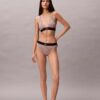 Bralette triangle légèrement doublée en Microfiber extensible avec monogramme graphique Bralette triangle légèrement doublée en Microfiber extensible avec monogramme graphique
