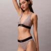 Bralette triangle légèrement doublée en Microfiber extensible avec monogramme graphique Bralette triangle légèrement doublée en Microfiber extensible avec monogramme graphique