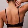Bralette triangle légèrement doublée en Microfiber extensible avec monogramme graphique Bralette triangle légèrement doublée en Microfiber extensible avec monogramme graphique