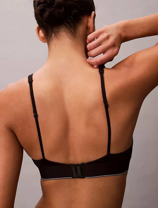 Bralette triangle légèrement doublée en Microfiber extensible avec monogramme graphique Bralette triangle légèrement doublée en Microfiber extensible avec monogramme graphique