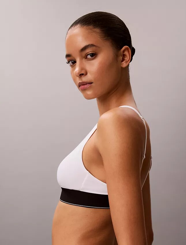 Bralette triangle légèrement doublée en Microfiber extensible avec monogramme graphique Bralette triangle légèrement doublée en Microfiber extensible avec monogramme graphique