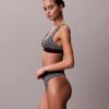 Bralette triangle légèrement doublée en Microfiber extensible avec monogramme graphique Bralette triangle légèrement doublée en Microfiber extensible avec monogramme graphique