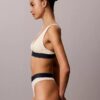 Bralette triangle légèrement doublée en Microfiber extensible avec monogramme graphique Bralette triangle légèrement doublée en Microfiber extensible avec monogramme graphique