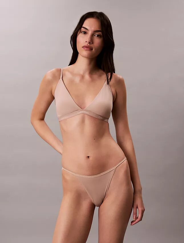 Bralette triangle légèrement doublée Form to Body Bralette triangle légèrement doublée Form to Body