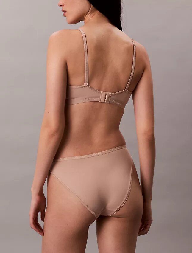 Bralette triangle légèrement doublée Form to Body Bralette triangle légèrement doublée Form to Body