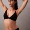 Bralette triangle légèrement doublée Form to Body Bralette triangle légèrement doublée Form to Body