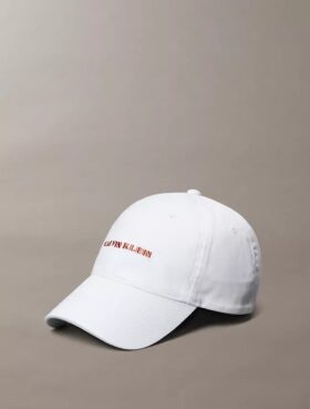 Casquette avec logo graphique brodé