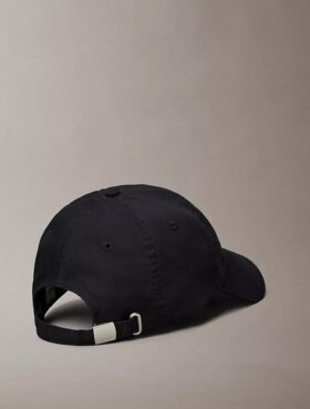 Casquette avec logo graphique brodé