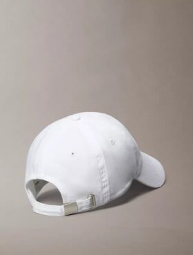 Casquette avec logo graphique brodé