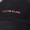 Casquette avec logo graphique brodé