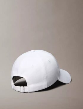 Casquette avec logo incurvé