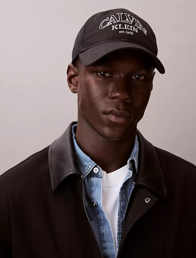 Casquette avec logo incurvé Casquette avec logo incurvé