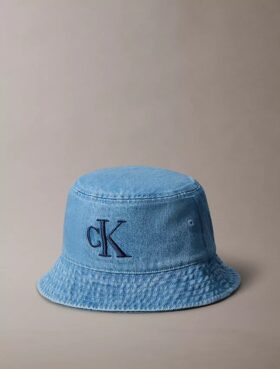 Casquette bucket en denim délavé avec logo brodé