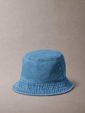 Casquette bucket en denim délavé avec logo brodé
