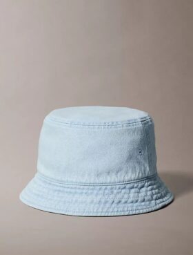 Casquette bucket en denim délavé avec logo brodé