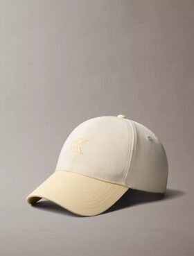 Casquette de baseball avec logo brodé contrasté