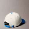 Casquette de baseball avec logo brodé contrasté Casquette de baseball avec logo brodé contrasté