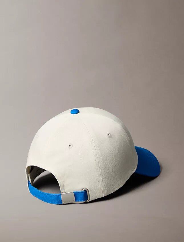 Casquette de baseball avec logo brodé contrasté Casquette de baseball avec logo brodé contrasté