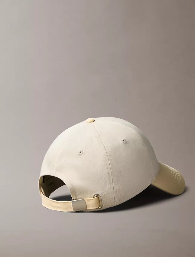 Casquette de baseball avec logo brodé contrasté Casquette de baseball avec logo brodé contrasté