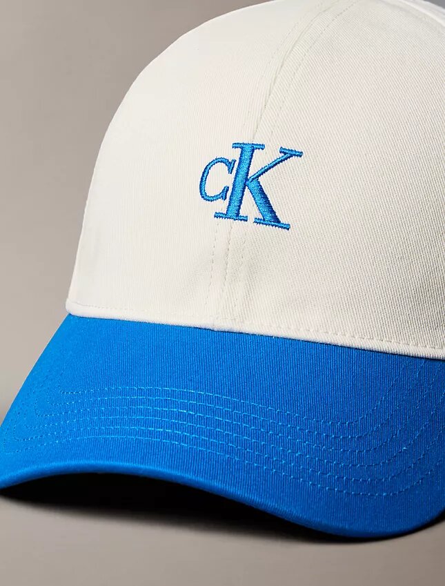Casquette de baseball avec logo brodé contrasté Casquette de baseball avec logo brodé contrasté