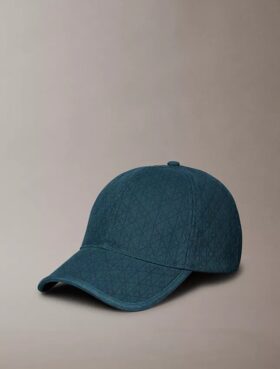 Casquette de baseball avec logo emblématique sur toute la surface