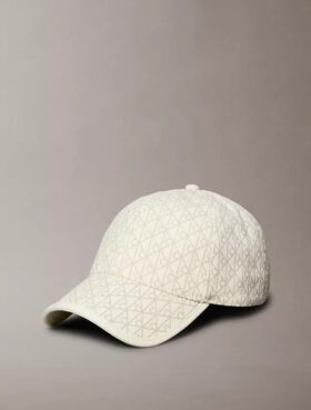 Casquette de baseball avec logo emblématique sur toute la surface
