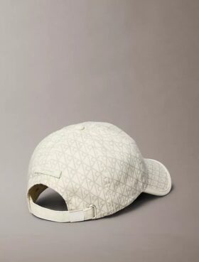 Casquette de baseball avec logo emblématique sur toute la surface